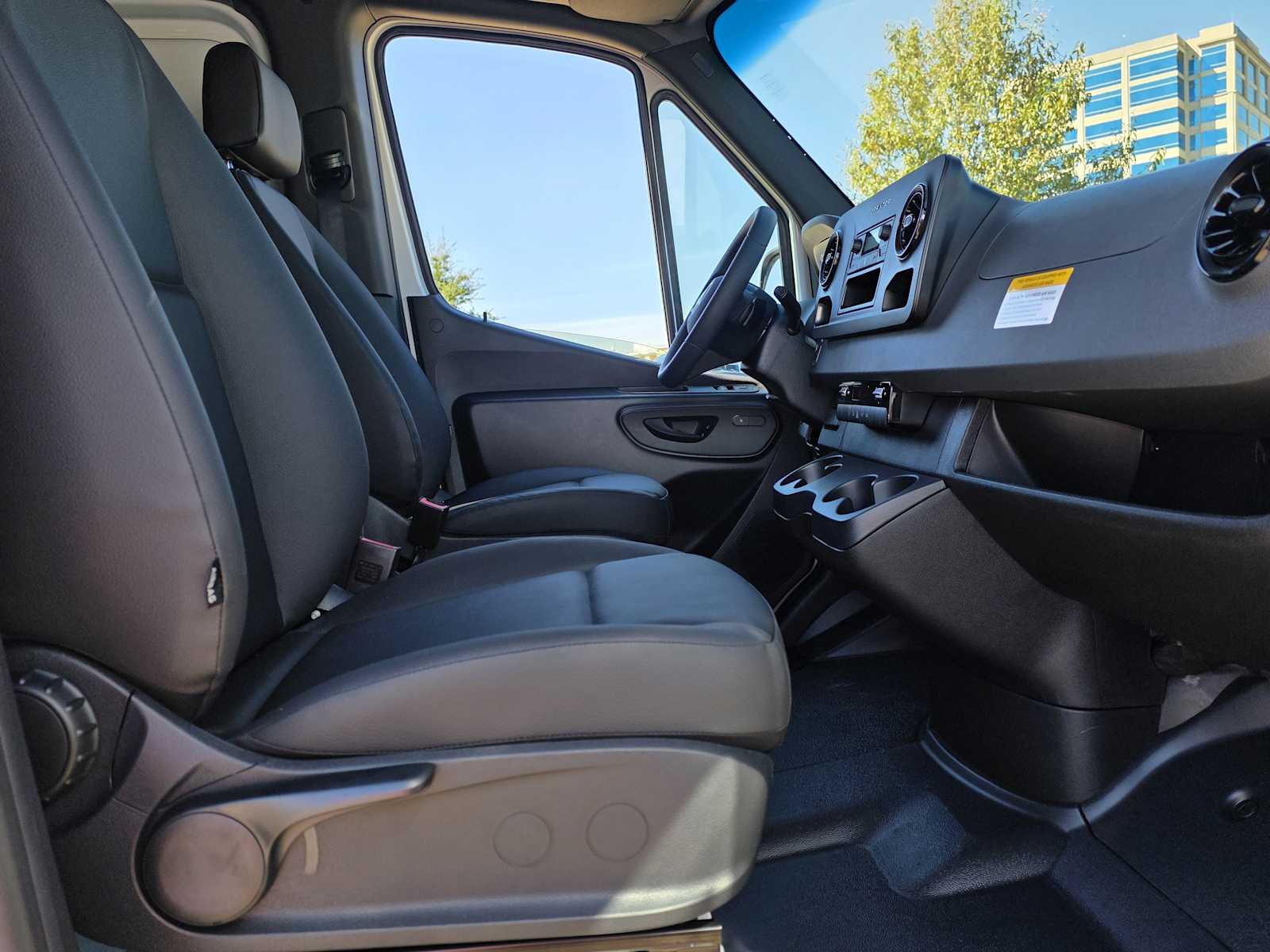 Thumbnail: 2026 Mercedes-Benz Sprinter - 9