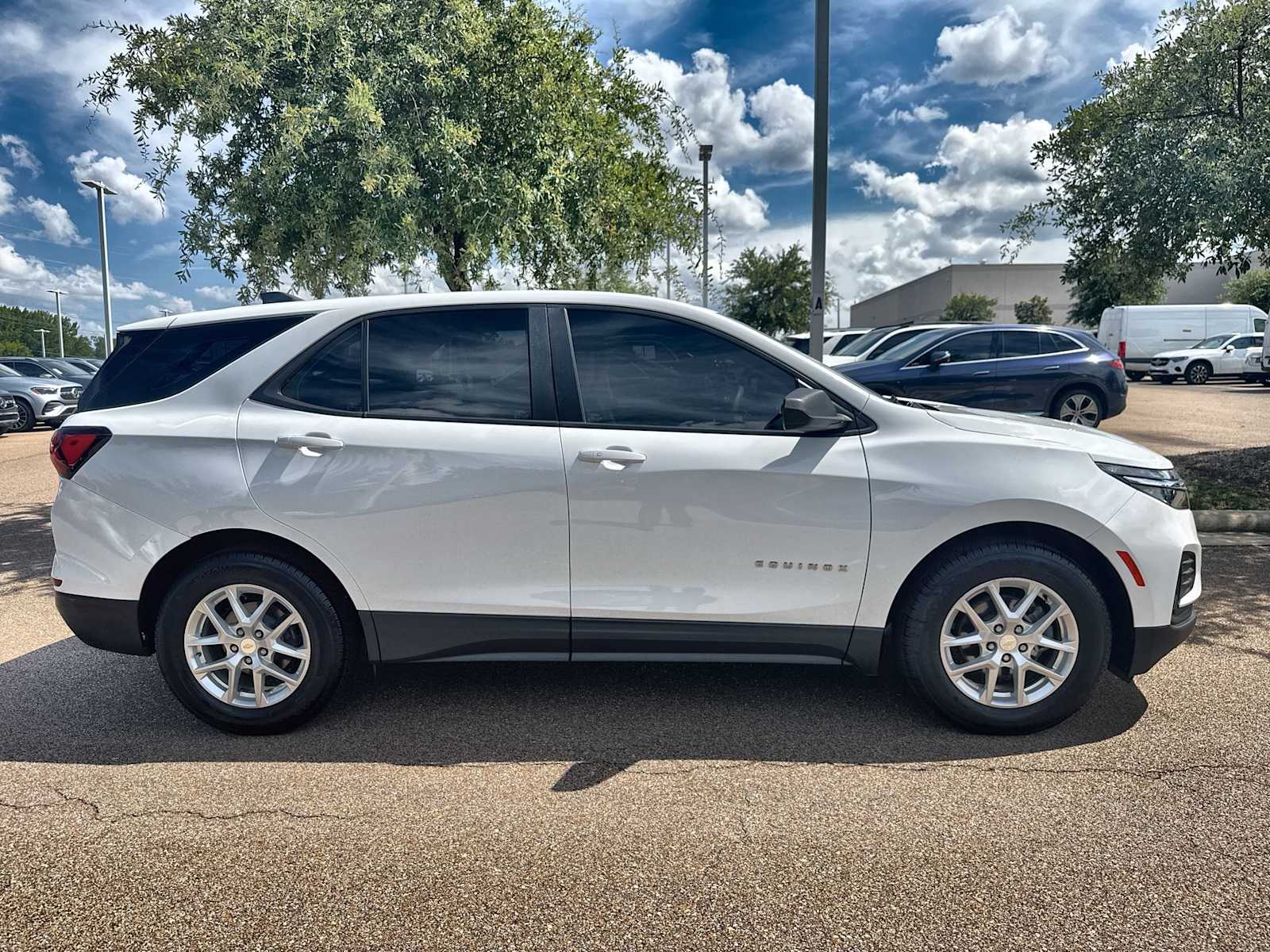 Thumbnail: 2022 Chevrolet Equinox - 10