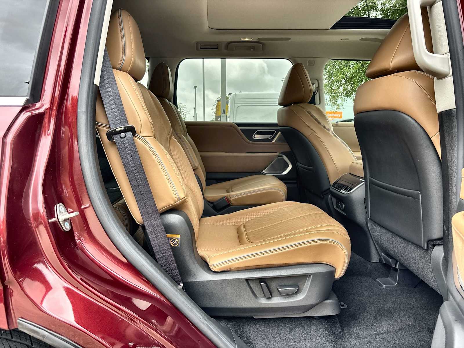 Thumbnail: 2025 INFINITI QX80 - 19