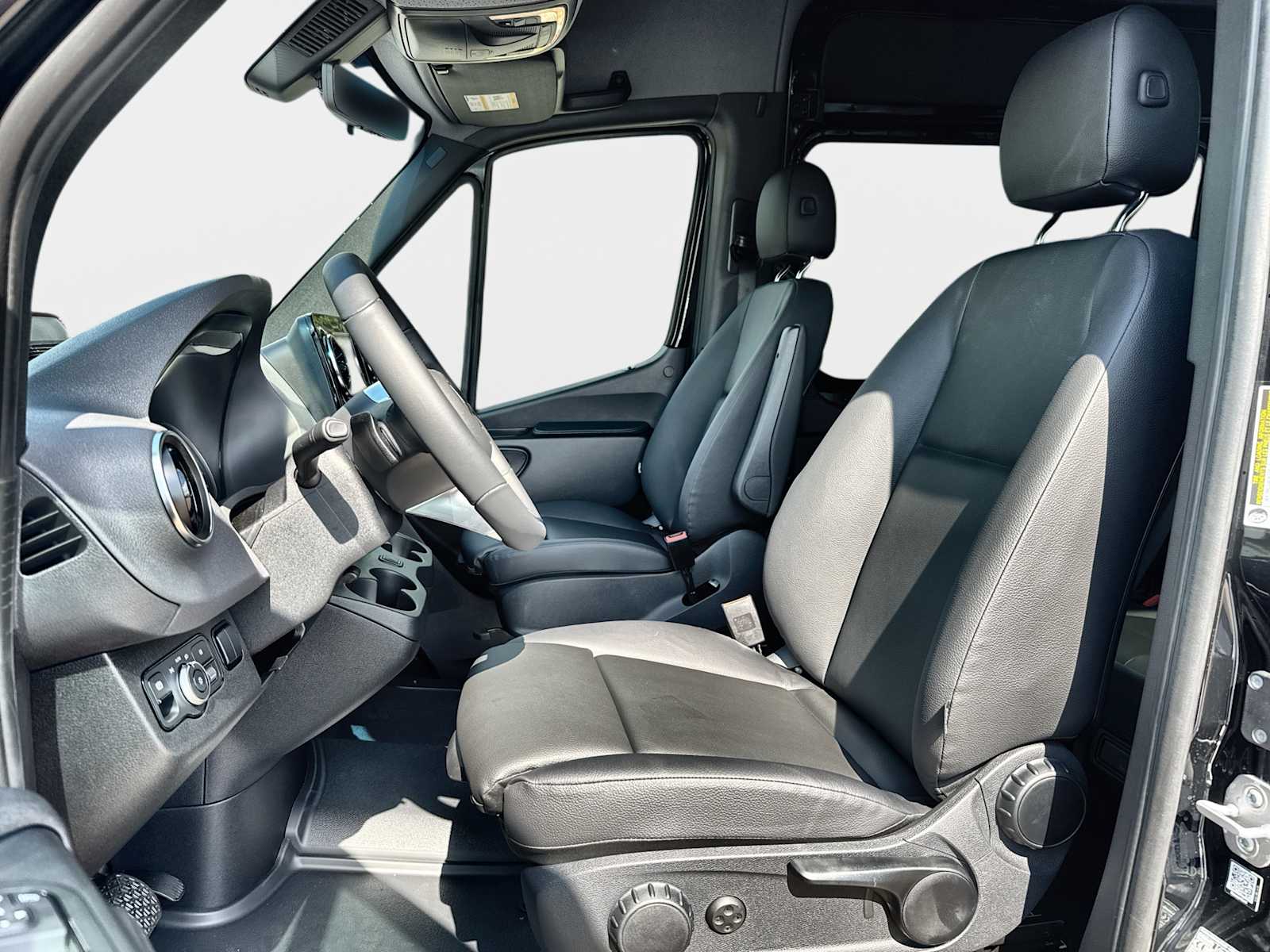 Thumbnail: 2026 Mercedes-Benz Sprinter - 11