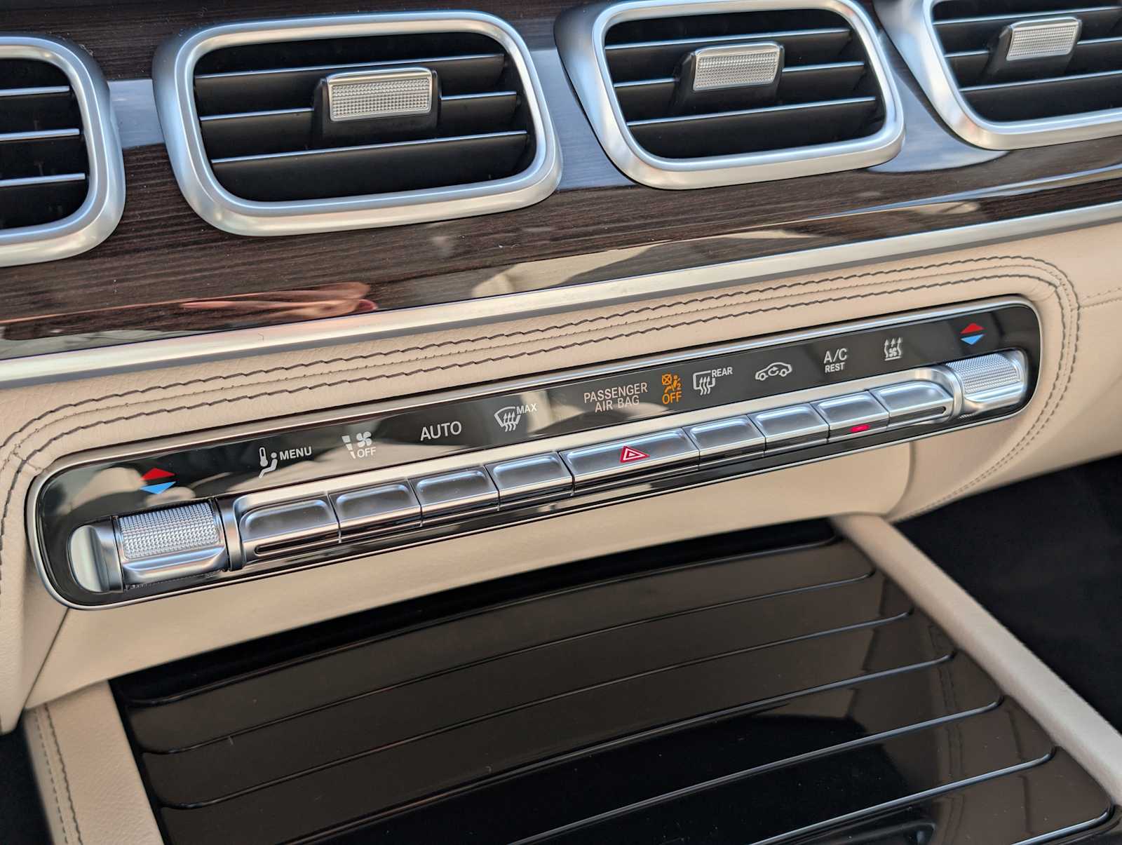 Thumbnail: 2026 Mercedes-Benz GLE - 15