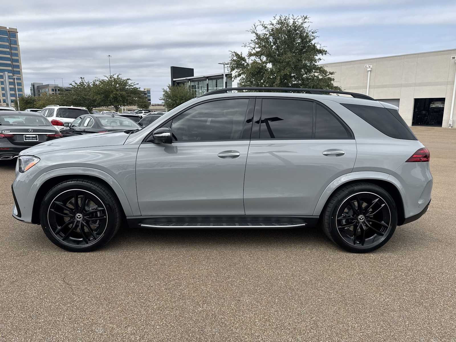 Thumbnail: 2026 Mercedes-Benz GLE - 3