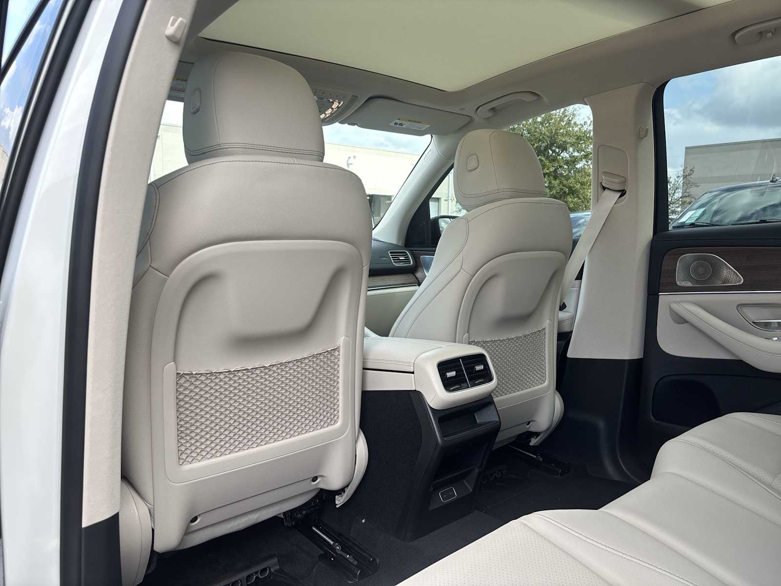 Thumbnail: 2026 Mercedes-Benz GLE - 16