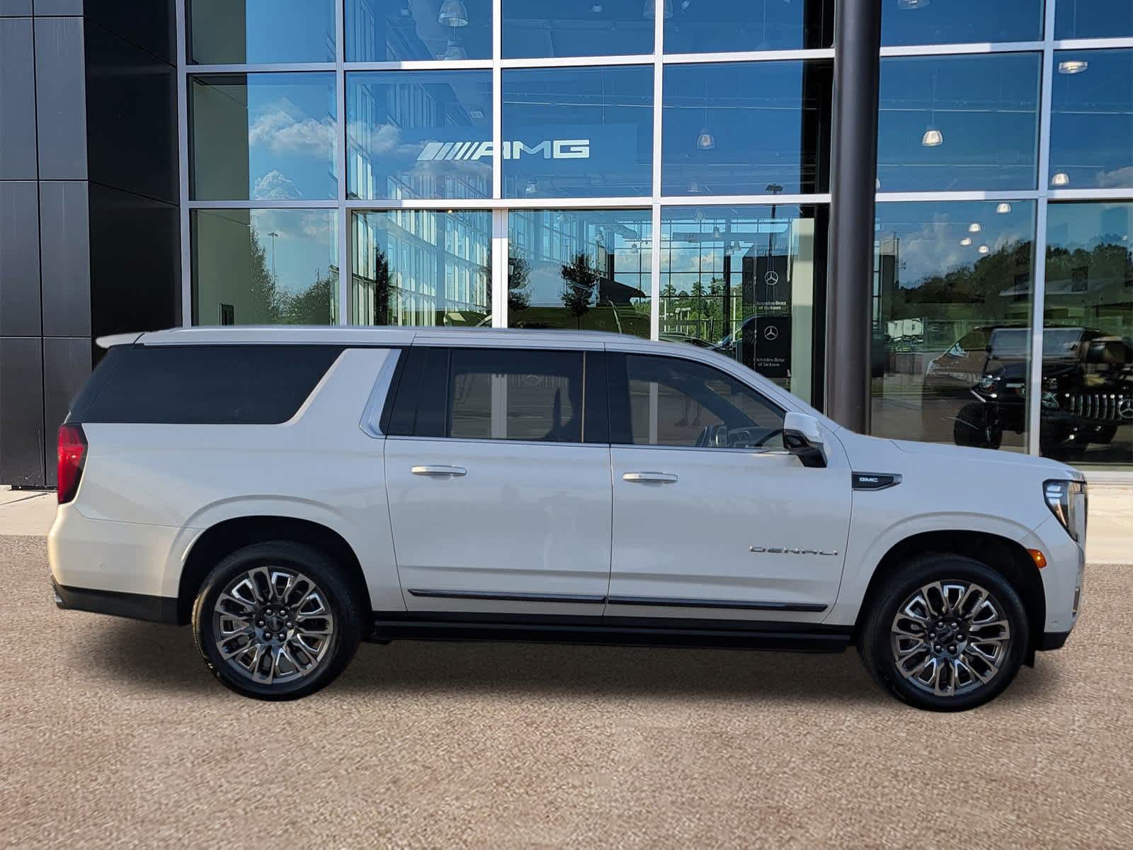 Thumbnail: 2024 GMC Yukon XL - 4