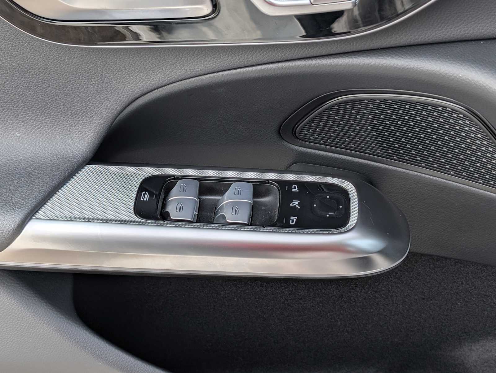 Thumbnail: 2025 Mercedes-Benz E-Class - 24