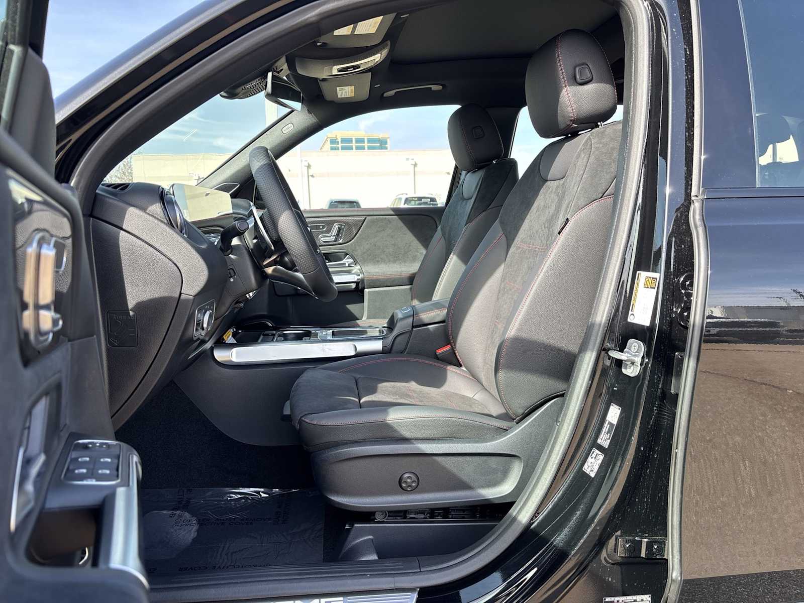 Thumbnail: 2026 Mercedes-Benz GLB - 2