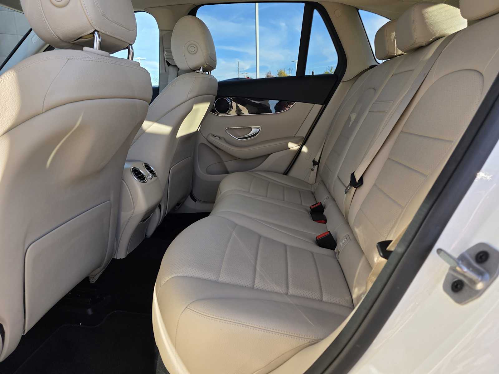 Thumbnail: 2022 Mercedes-Benz GLC - 15