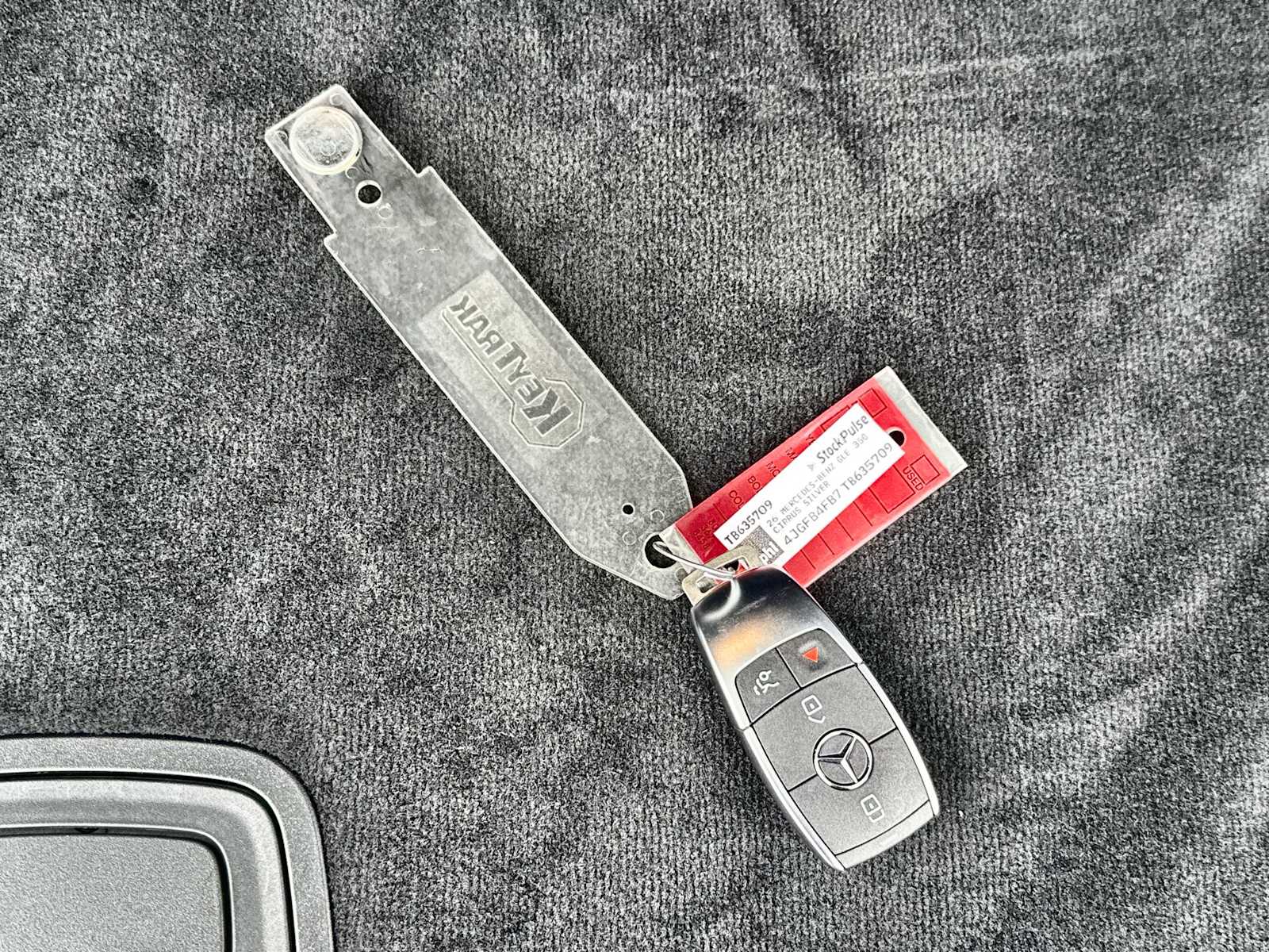 Thumbnail: 2026 Mercedes-Benz GLE - 26