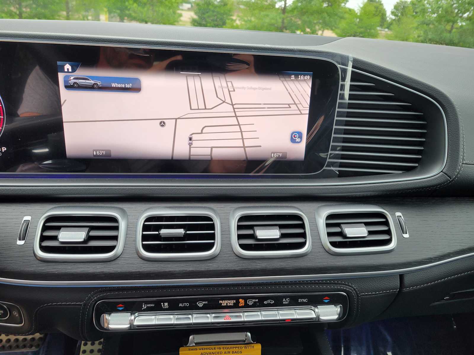 2025 Mercedes Benz GLS 450 4MATIC photo 3