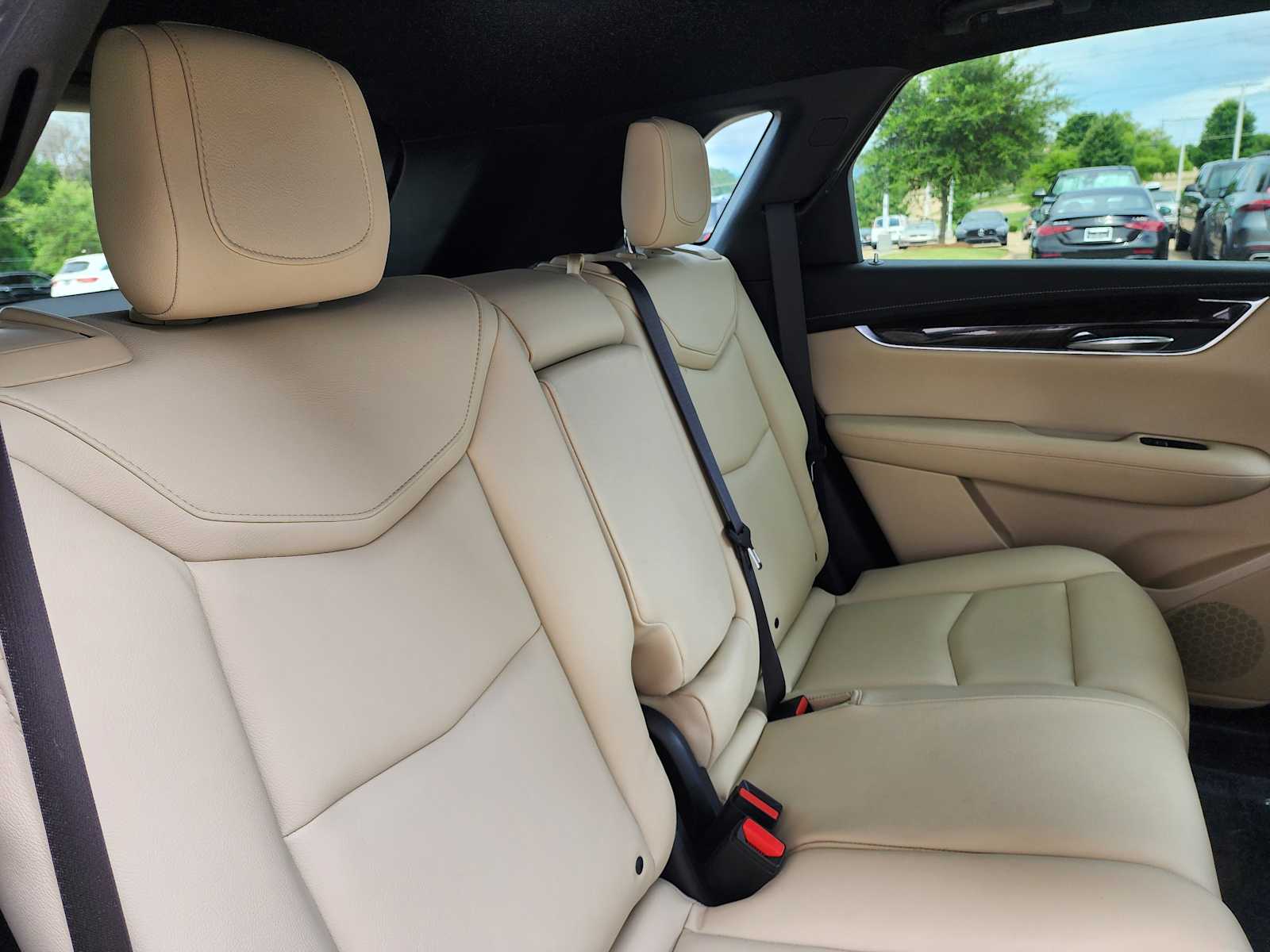 Thumbnail: 2017 Cadillac XT5 - 17