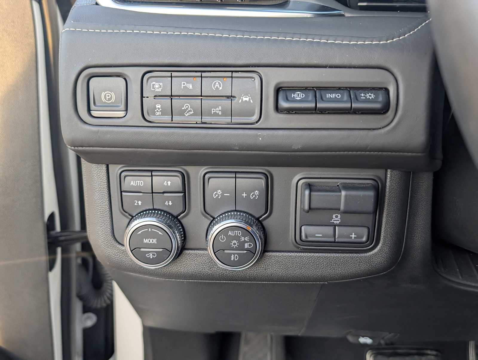 Thumbnail: 2024 GMC Yukon XL - 14