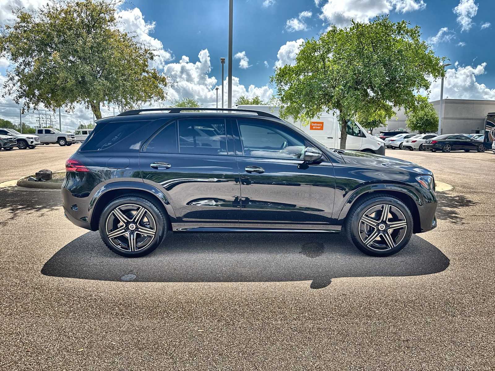Thumbnail: 2026 Mercedes-Benz GLE - 10