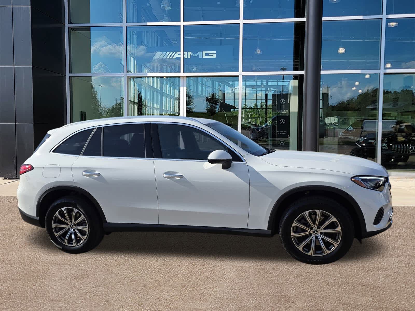 2025 Mercedes Benz GLC 300 4MATIC photo 4