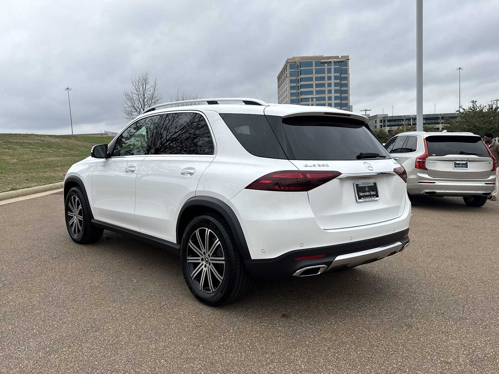 Thumbnail: 2026 Mercedes-Benz GLE - 4