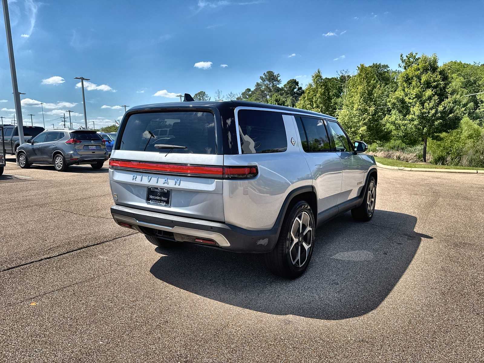 Thumbnail: 2023 Rivian R1S - 8