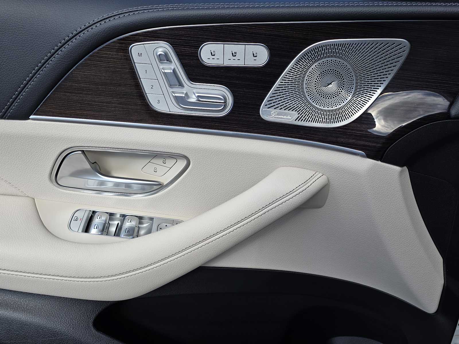 Thumbnail: 2025 Mercedes-Benz GLS - 16