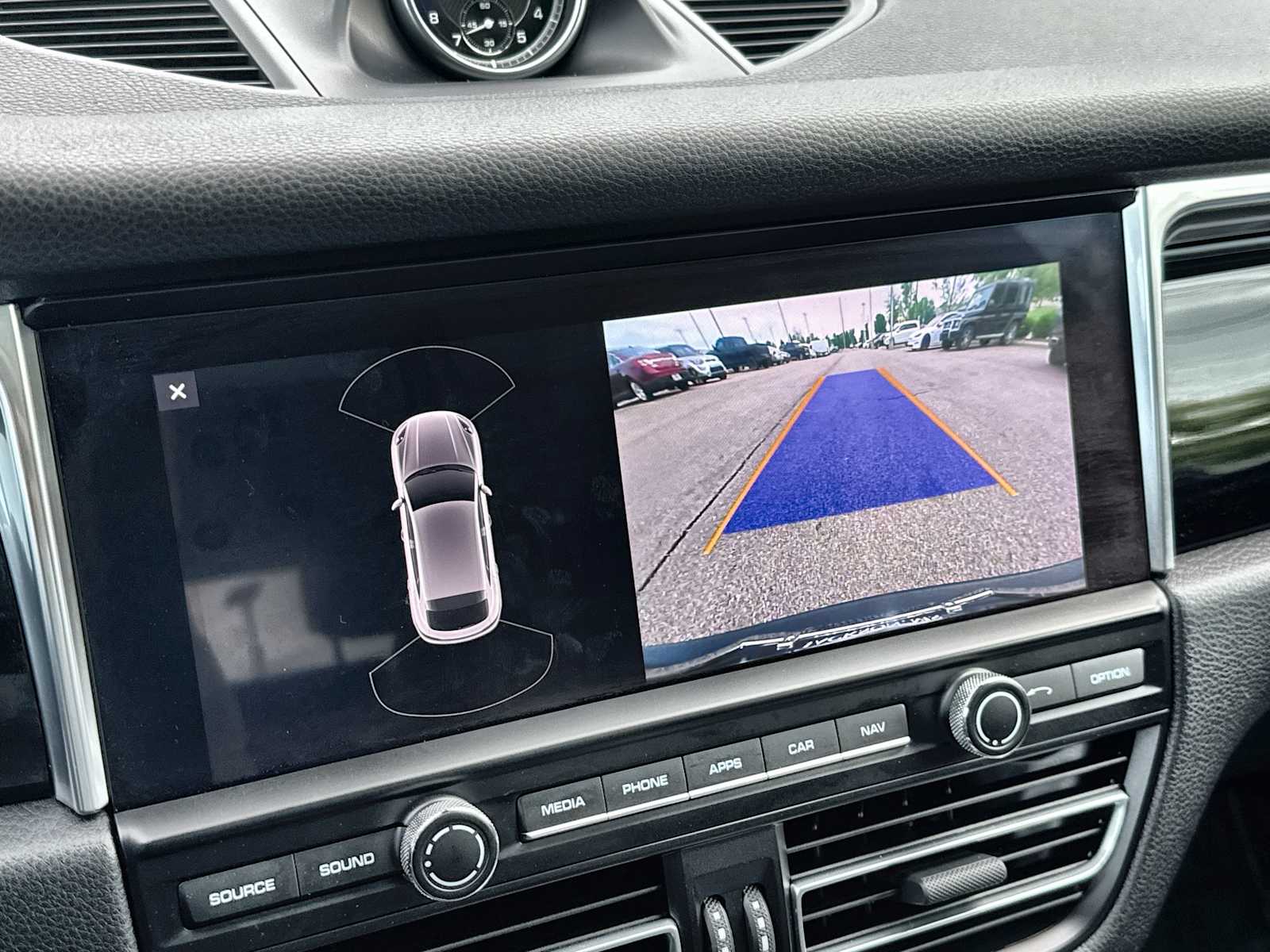 Thumbnail: 2020 Porsche Macan - 27