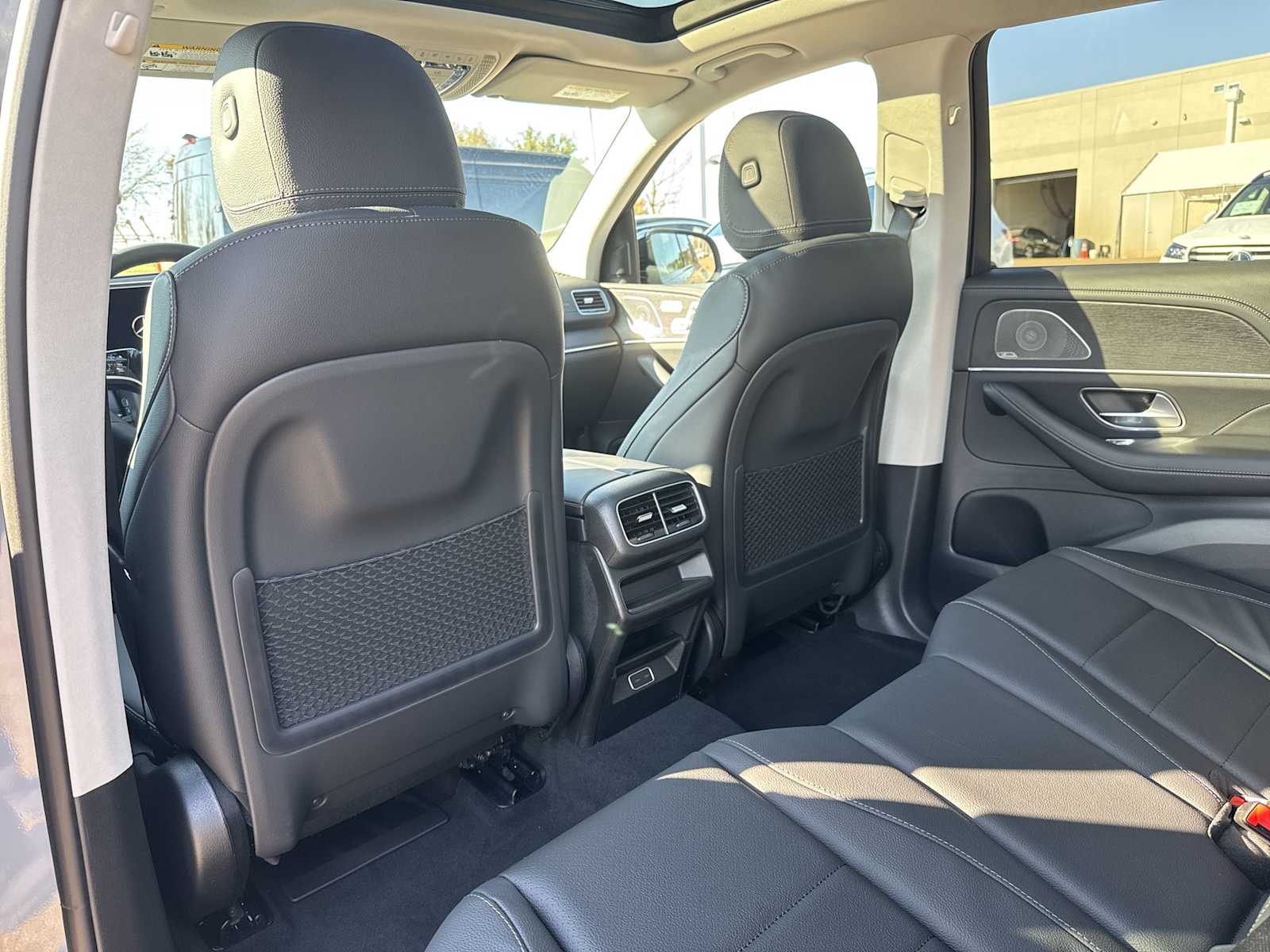 Thumbnail: 2026 Mercedes-Benz GLE - 16