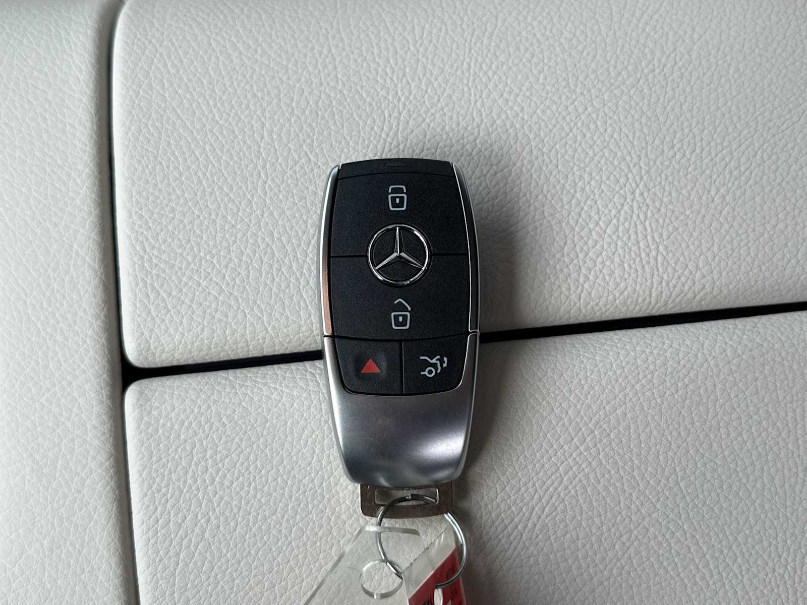 Thumbnail: 2026 Mercedes-Benz GLE - 27