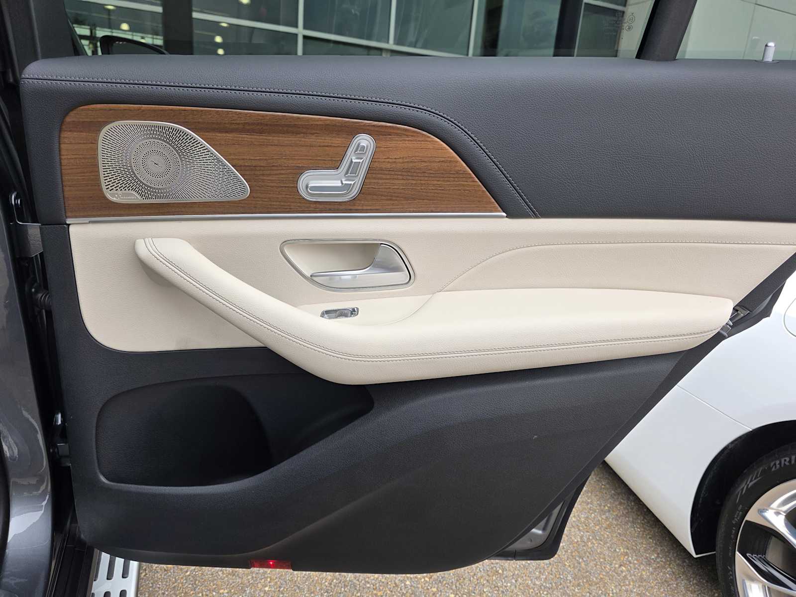 Thumbnail: 2025 Mercedes-Benz GLS - 10