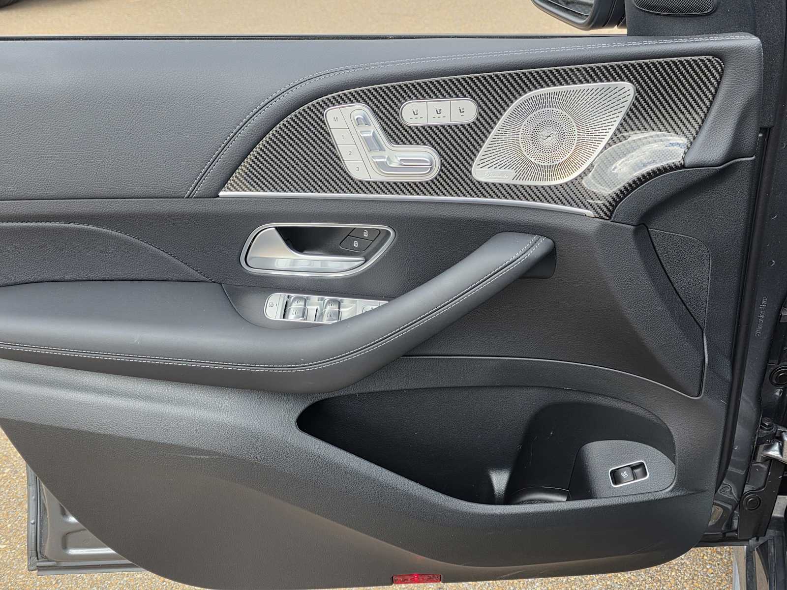 Thumbnail: 2025 Mercedes-Benz GLE - 16