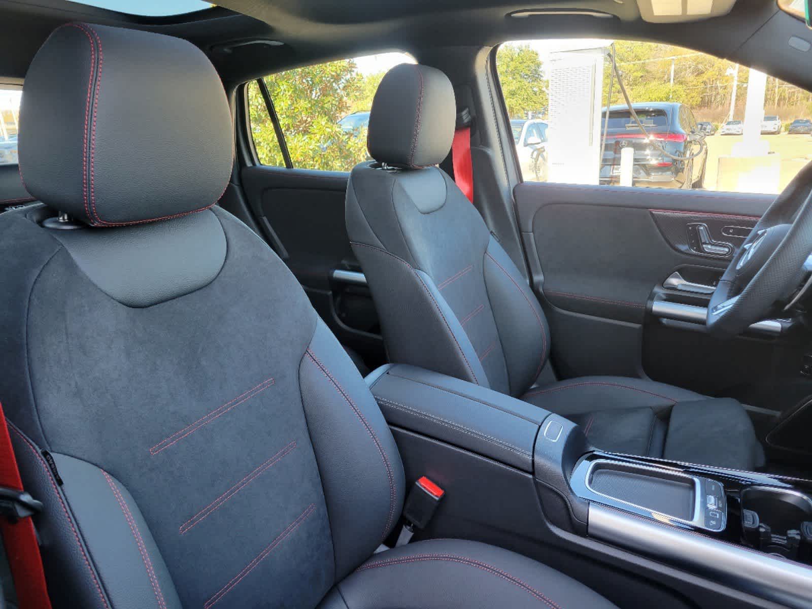 Thumbnail: 2025 Mercedes-Benz GLA - 21