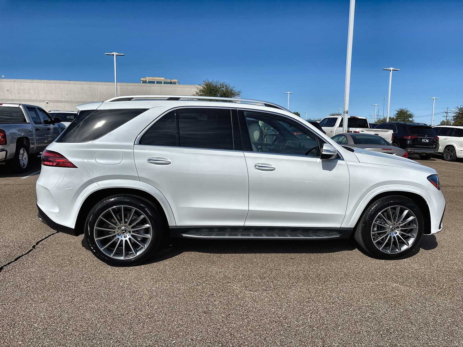 Thumbnail: 2026 Mercedes-Benz GLE - 10