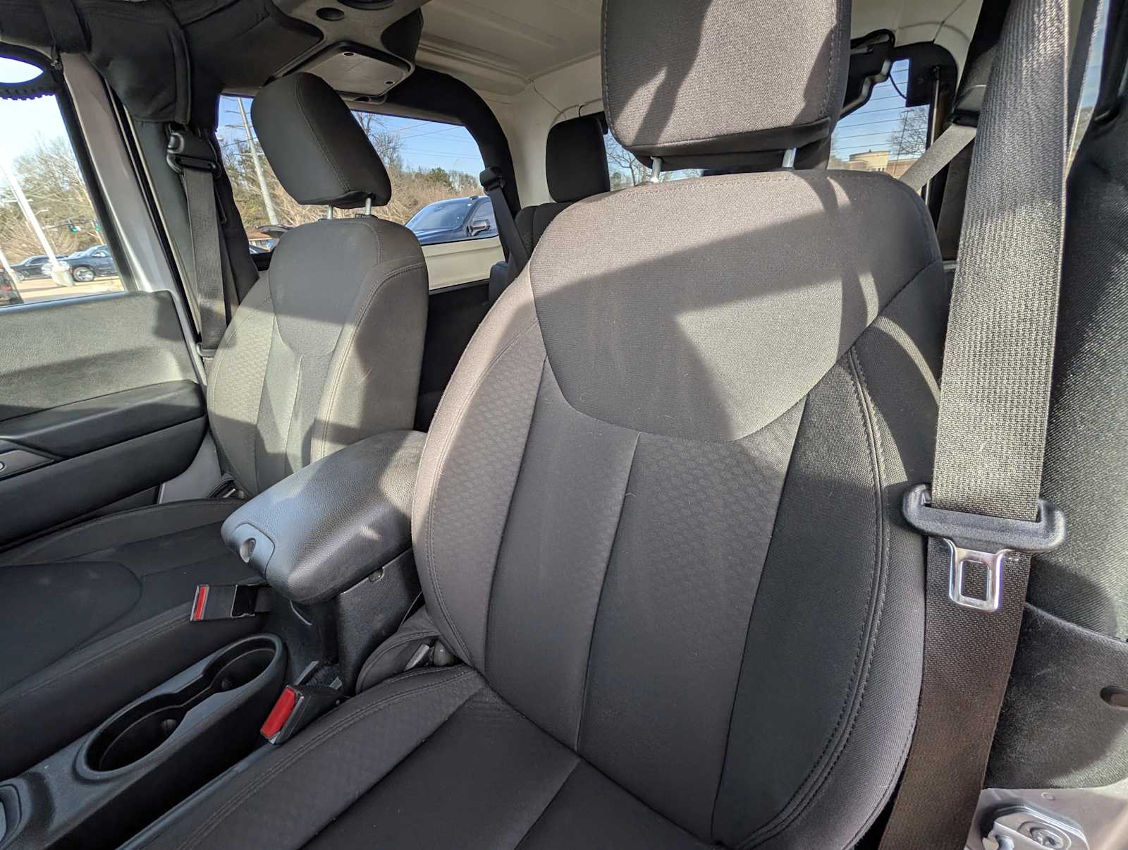 Thumbnail: 2016 Jeep Wrangler - 19