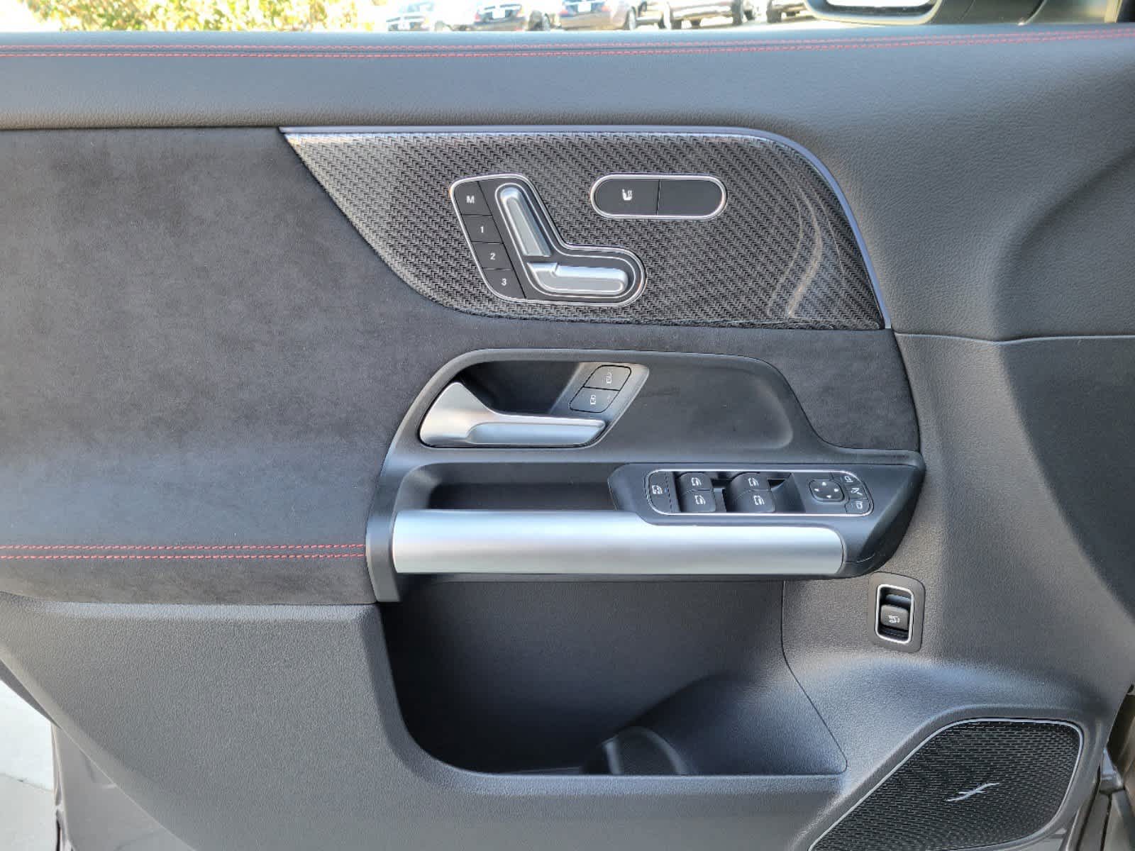 Thumbnail: 2025 Mercedes-Benz GLA - 12