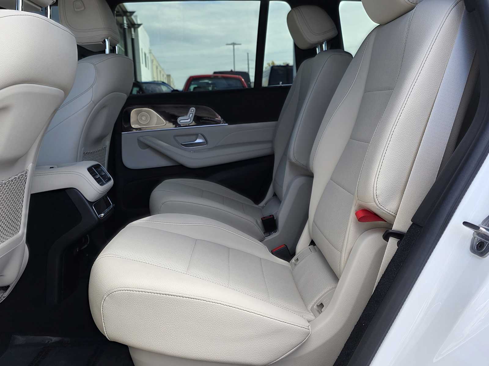 Thumbnail: 2025 Mercedes-Benz GLS - 17