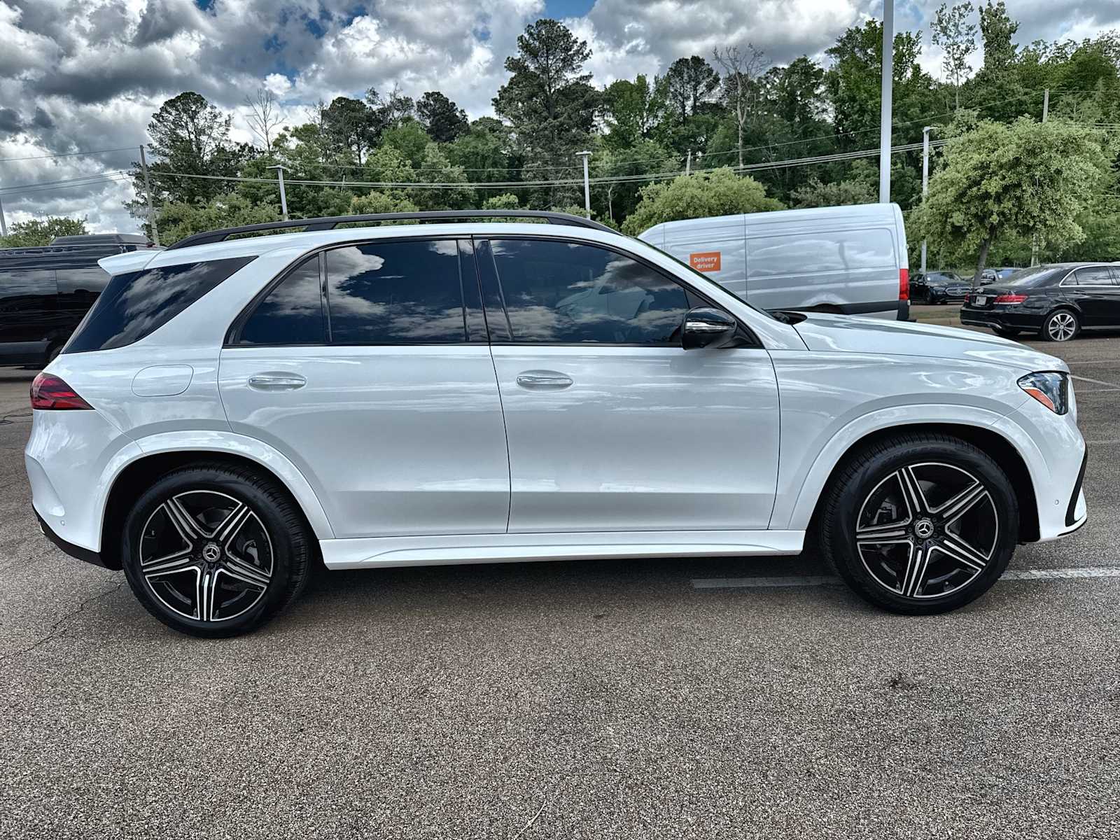 Thumbnail: 2026 Mercedes-Benz GLE - 10