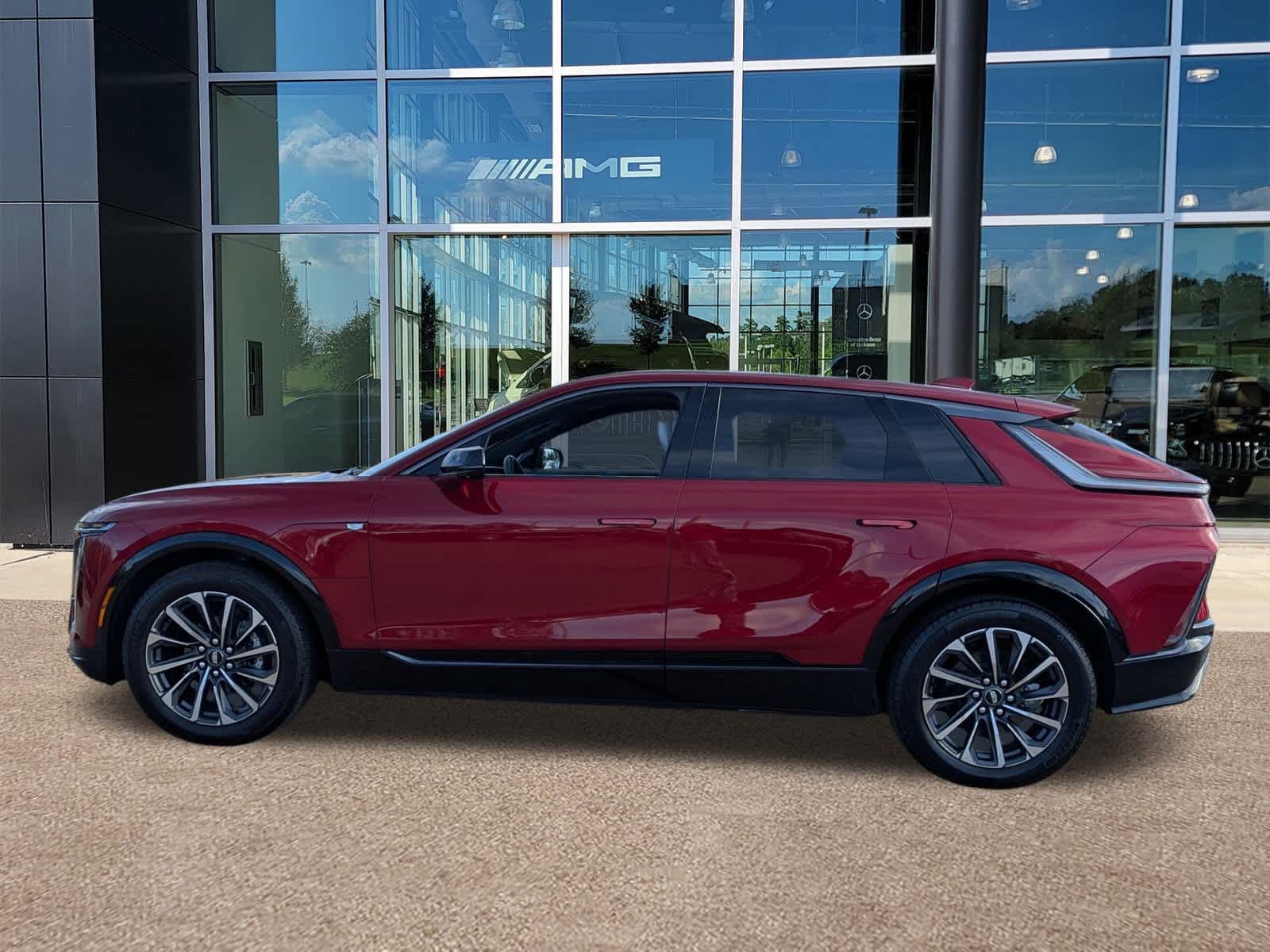 Thumbnail: 2024 Cadillac Lyriq - 8