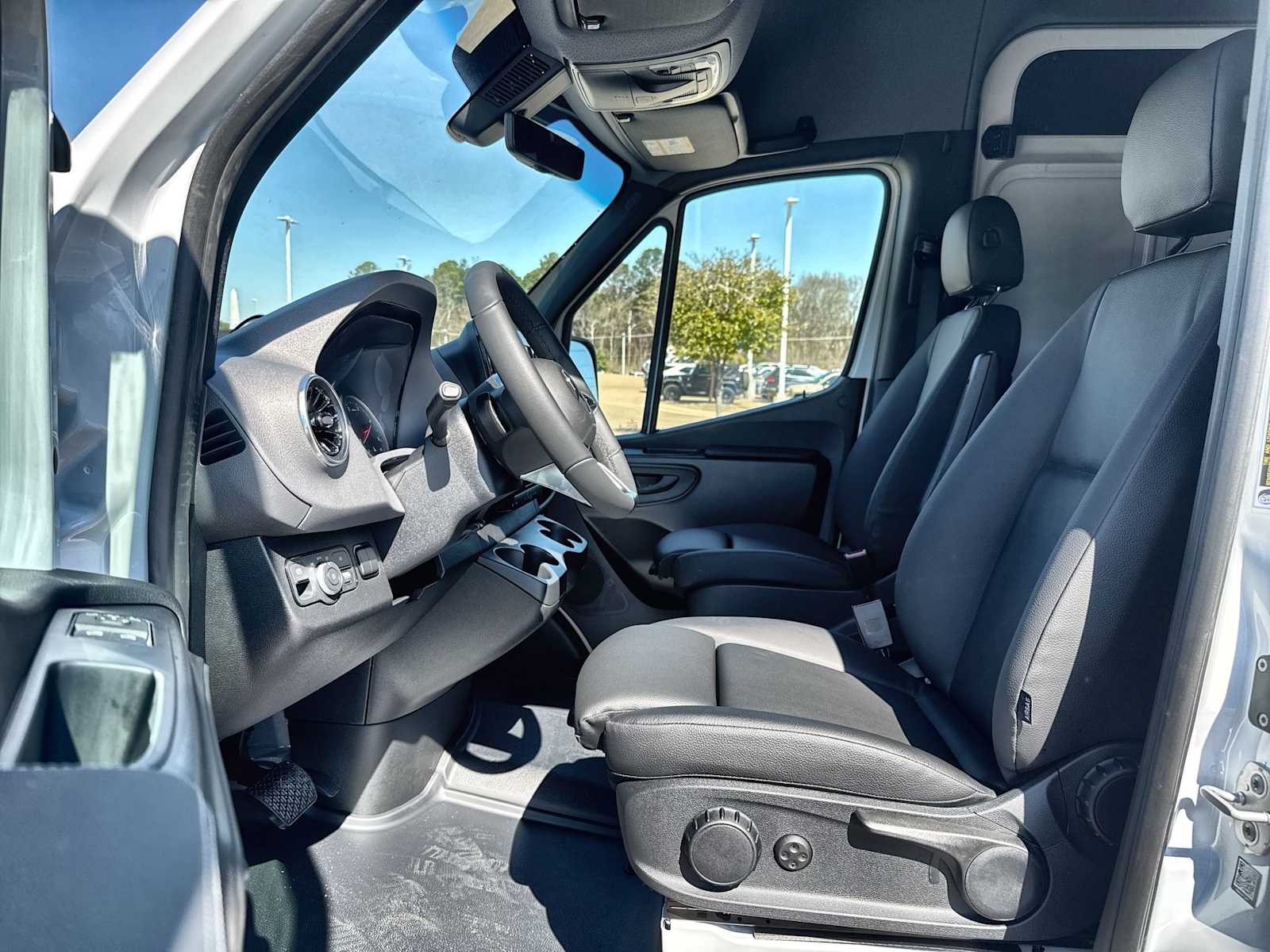 Thumbnail: 2026 Mercedes-Benz Sprinter - 2