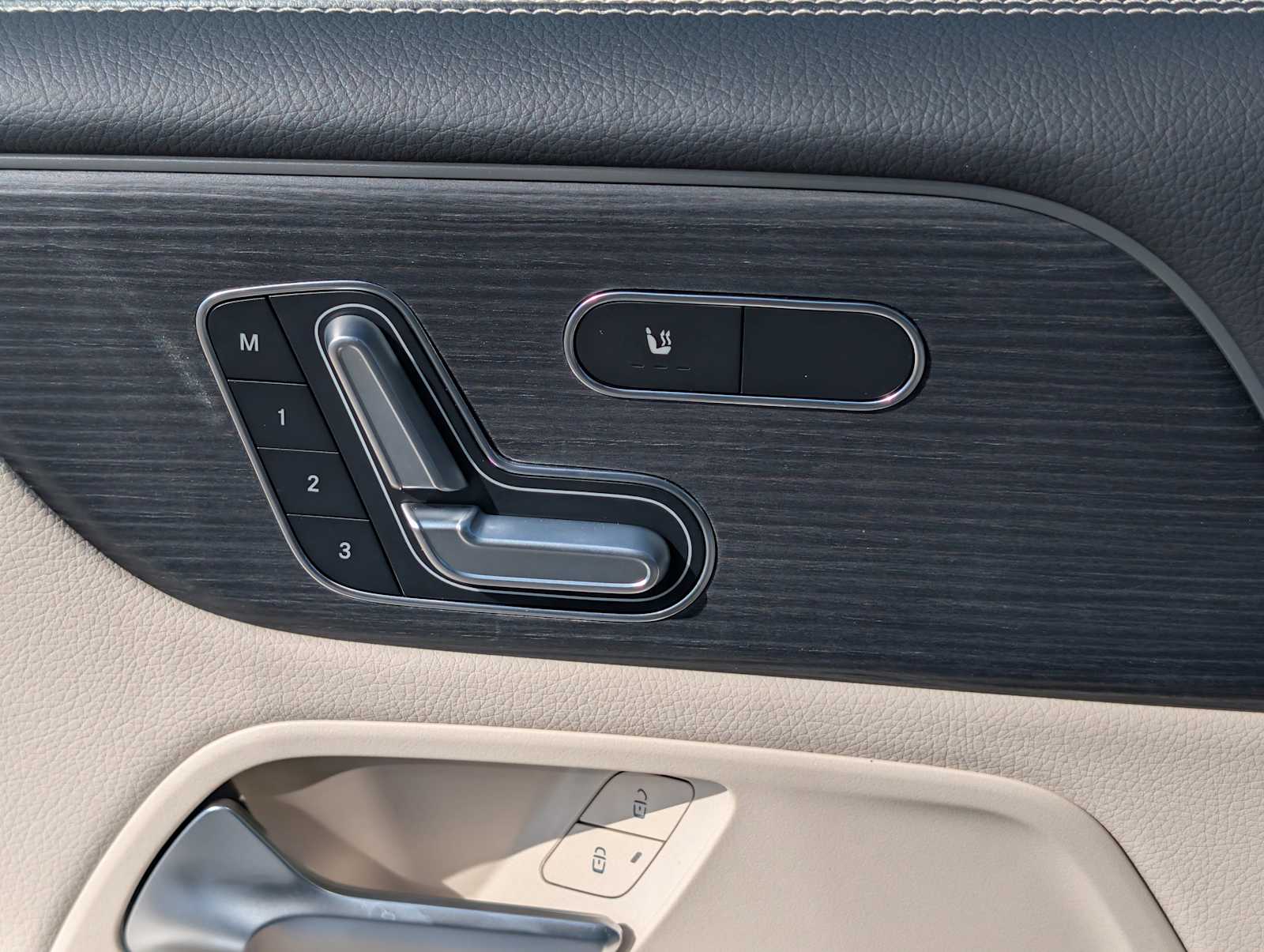 Thumbnail: 2026 Mercedes-Benz GLB - 12