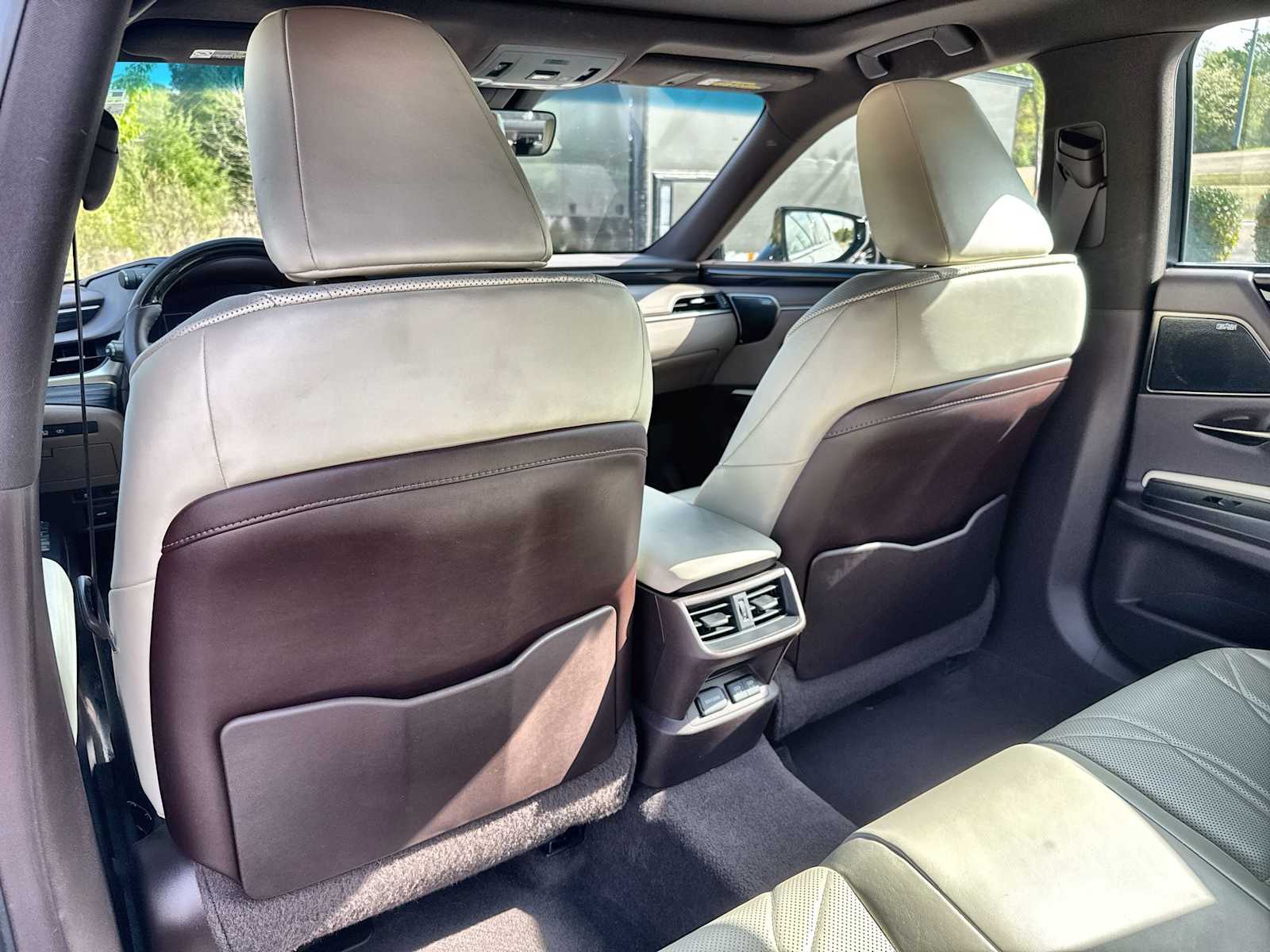 Thumbnail: 2021 Lexus ES - 18