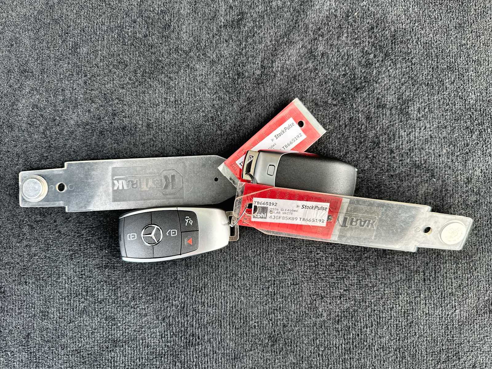 Thumbnail: 2026 Mercedes-Benz GLE - 26