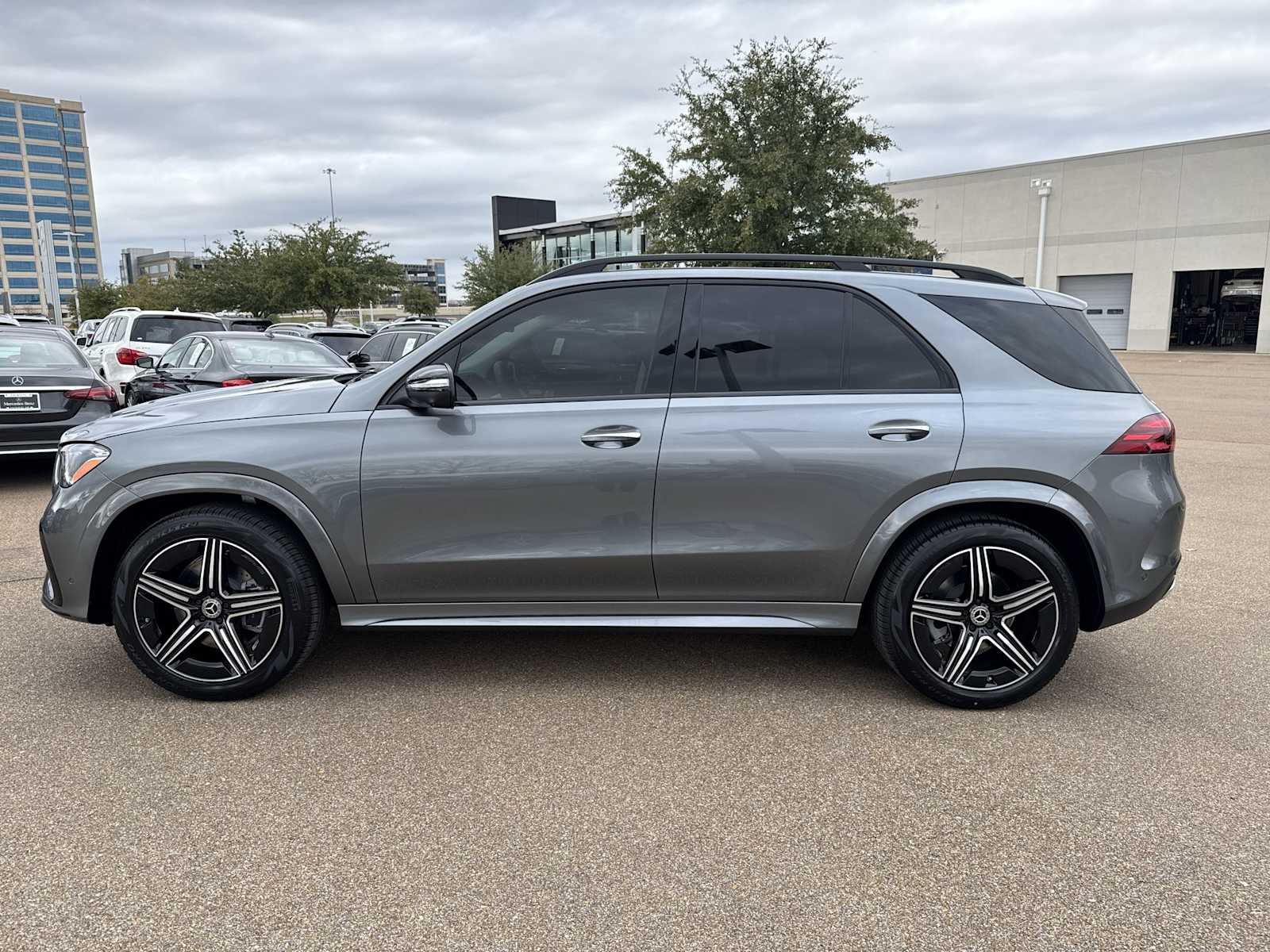 Thumbnail: 2026 Mercedes-Benz GLE - 2