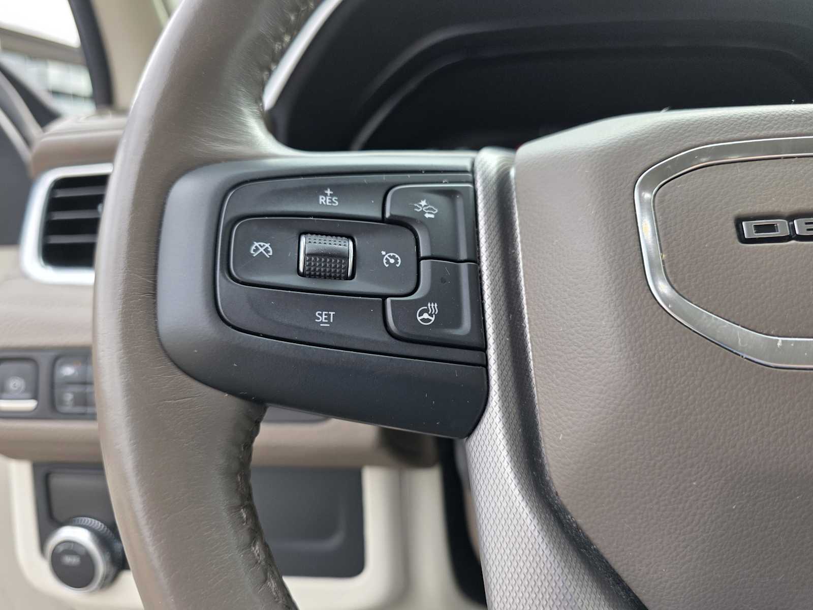 Thumbnail: 2022 GMC Yukon XL - 25