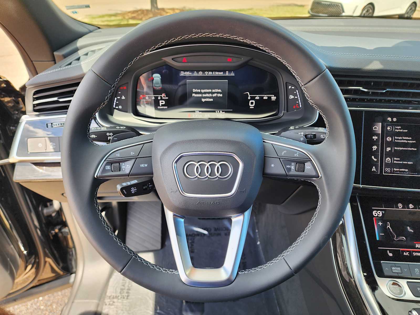 Thumbnail: 2025 Audi Q8 - 16