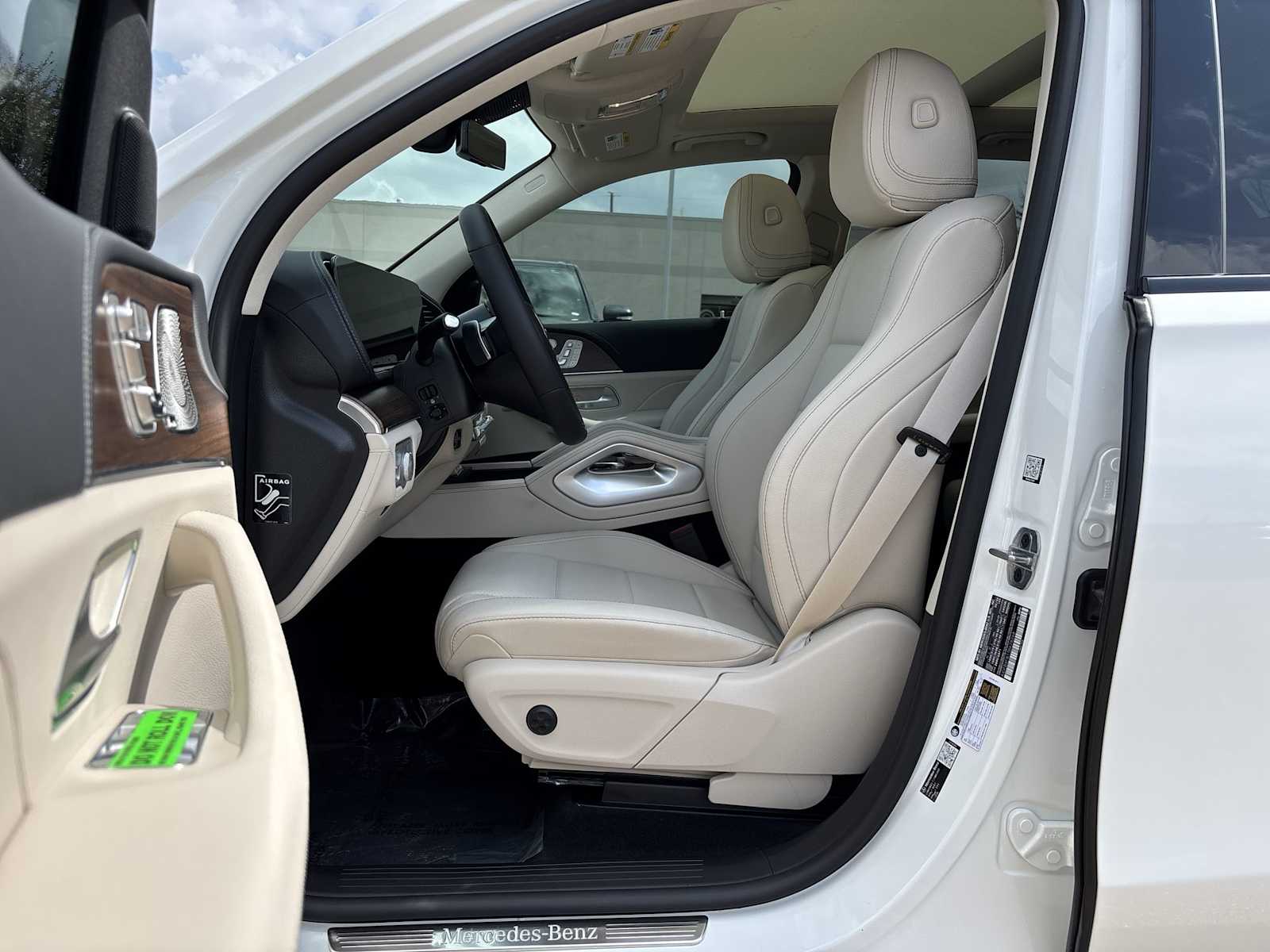 Thumbnail: 2026 Mercedes-Benz GLE - 2