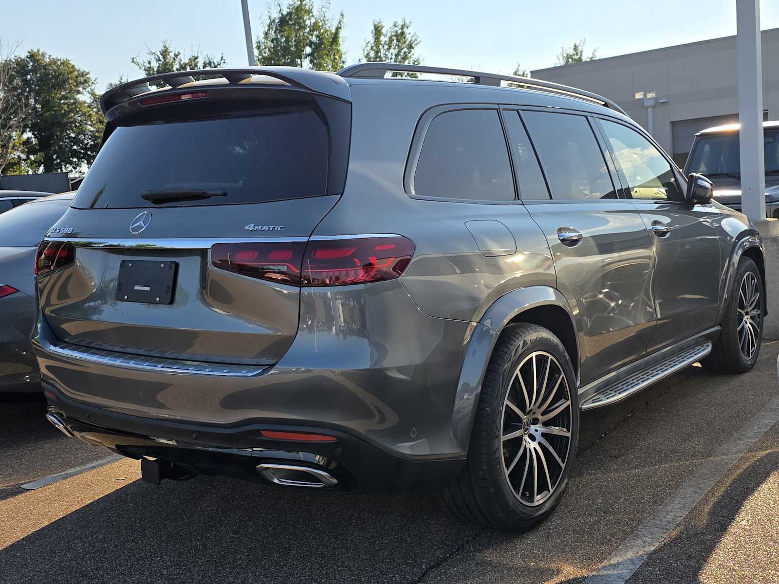 2026 Mercedes Benz GLS 580 4MATIC photo 4
