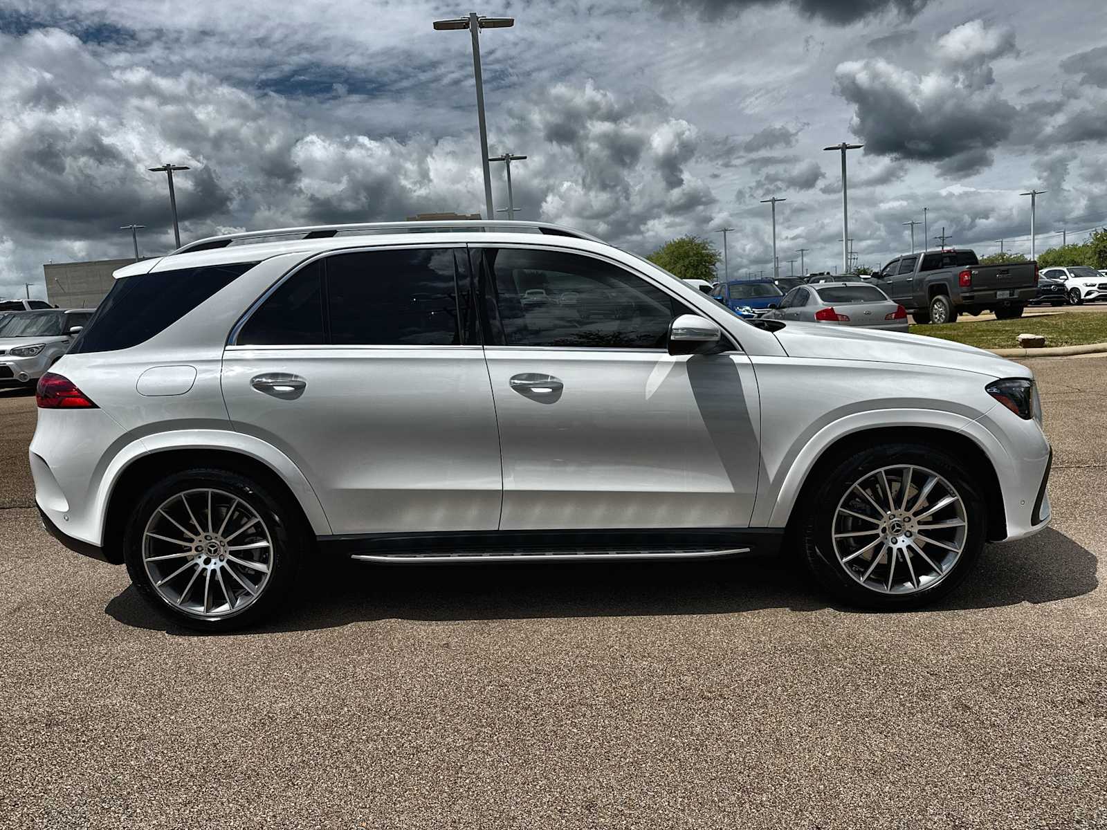 Thumbnail: 2026 Mercedes-Benz GLE - 10