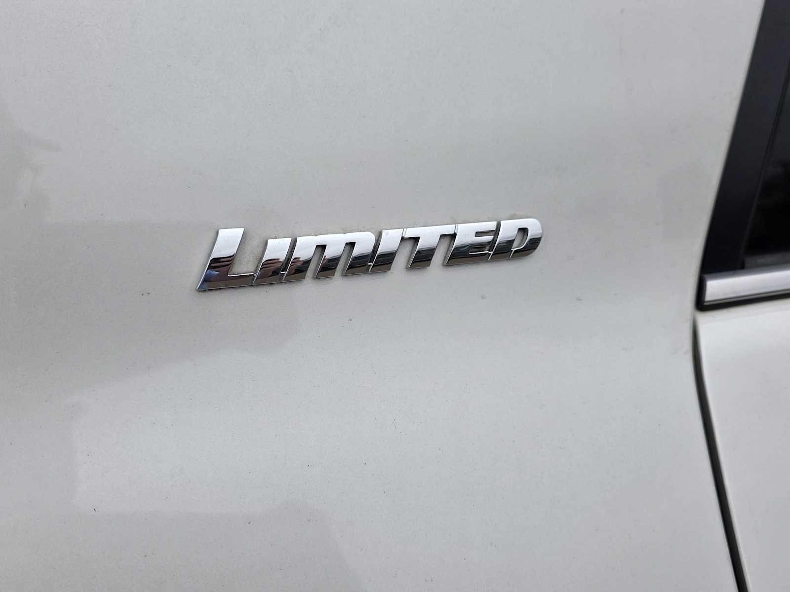 Thumbnail: 2015 Toyota 4Runner - 3