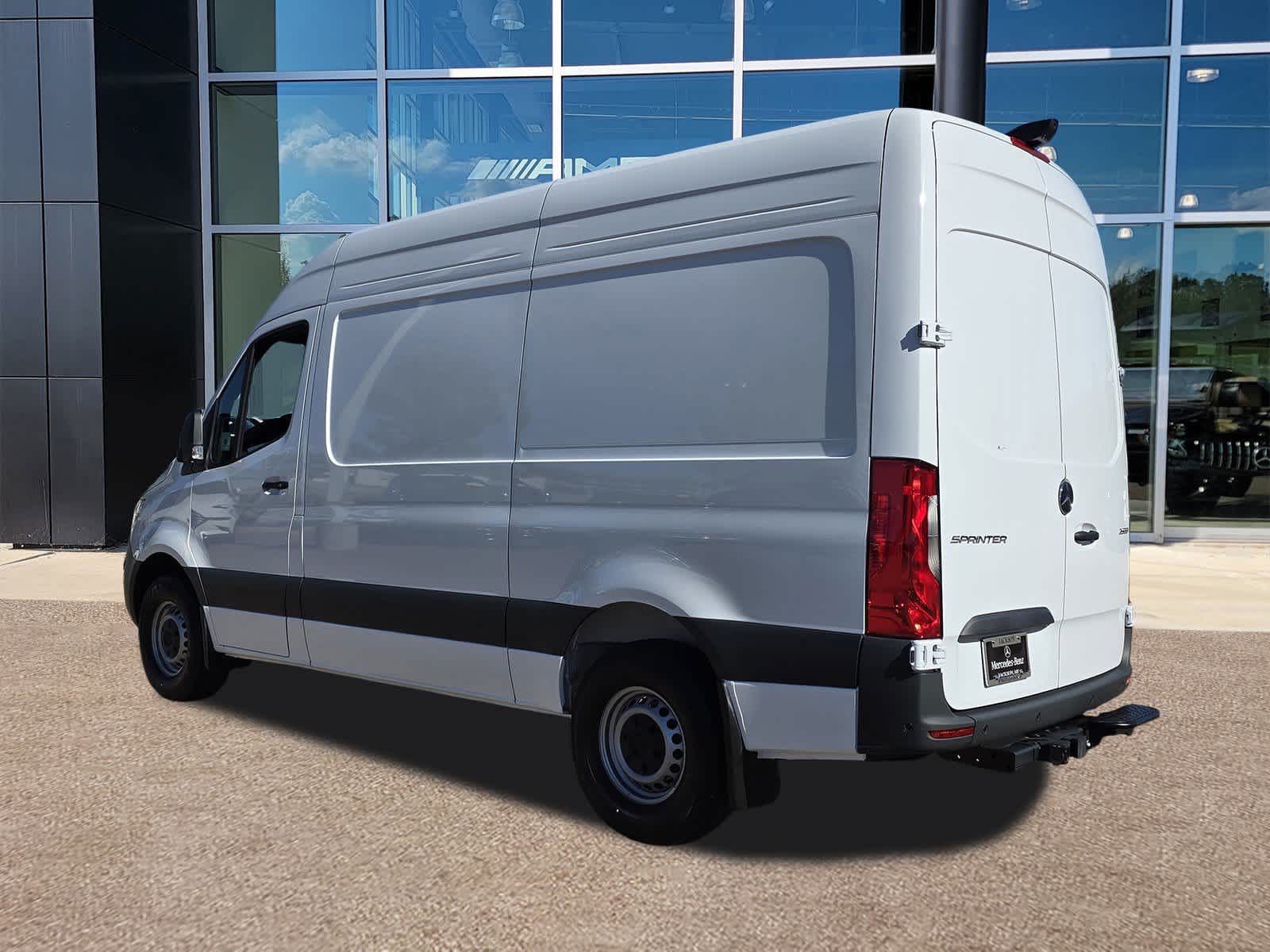 Thumbnail: 2026 Mercedes-Benz Sprinter - 8