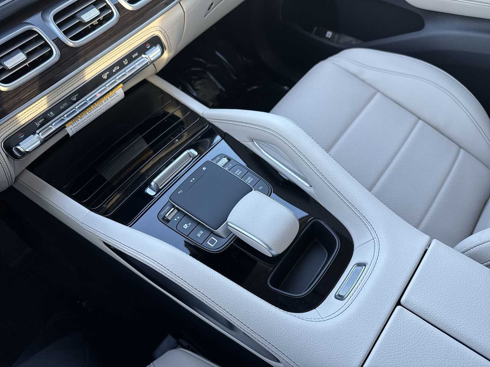 Thumbnail: 2026 Mercedes-Benz GLE - 22