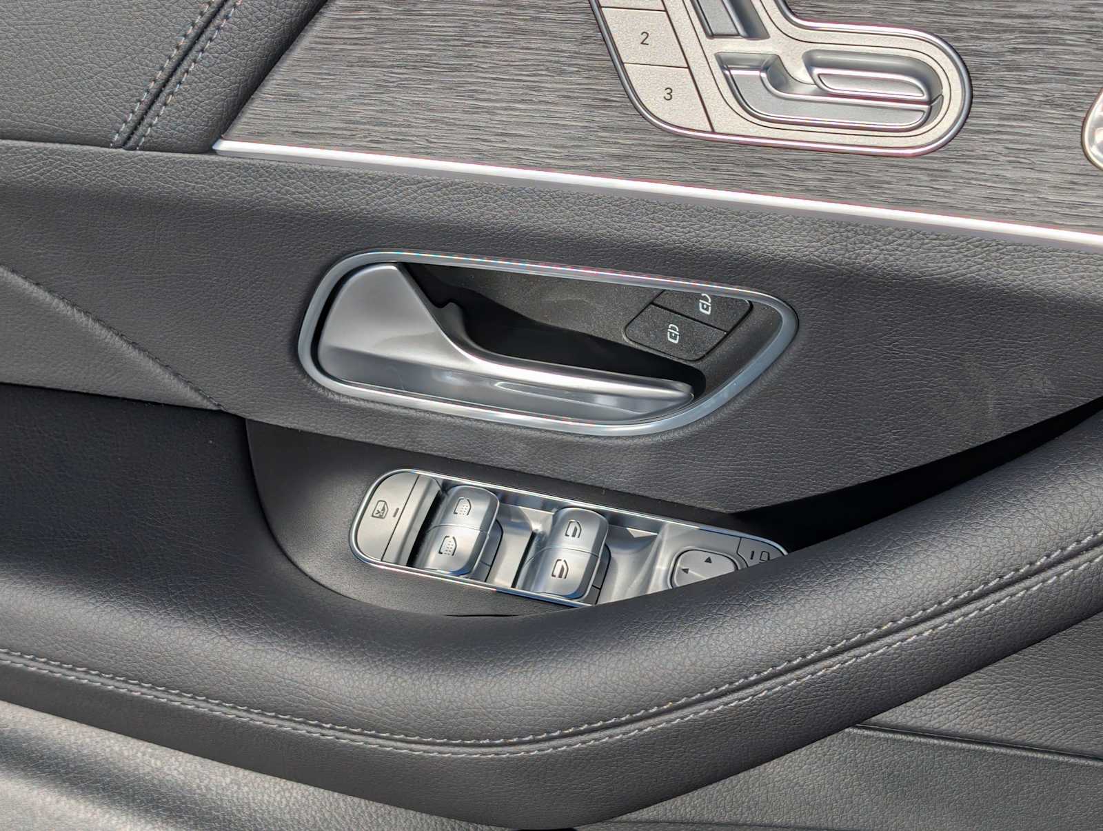 Thumbnail: 2026 Mercedes-Benz GLE - 18