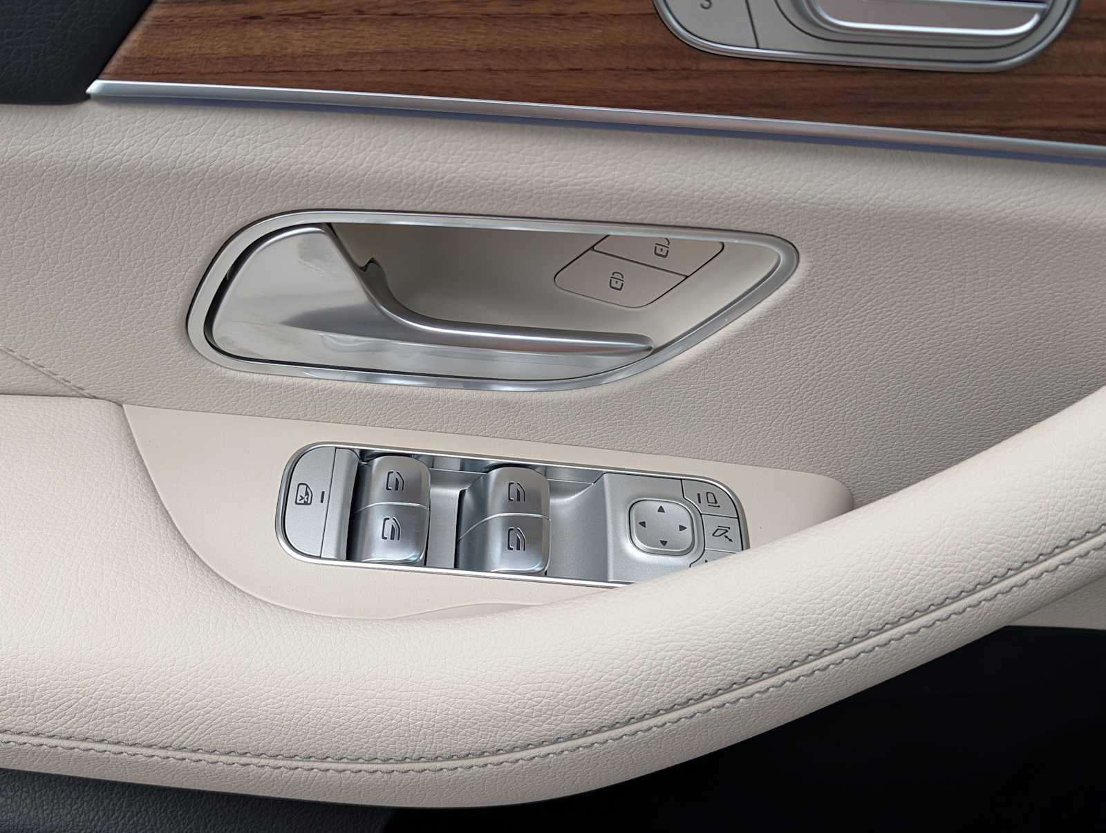 Thumbnail: 2026 Mercedes-Benz GLE - 21