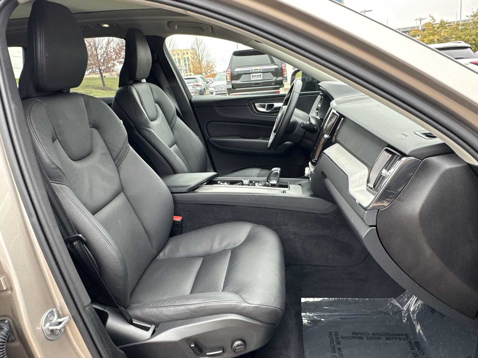 Thumbnail: 2025 Volvo XC60 - 20