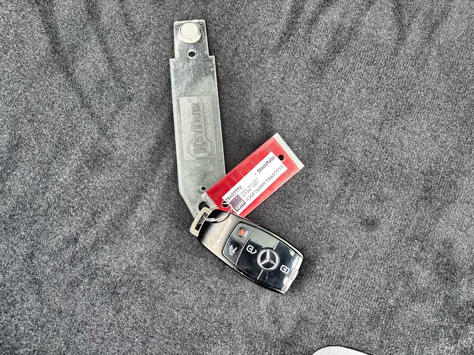 Thumbnail: 2026 Mercedes-Benz GLE - 26