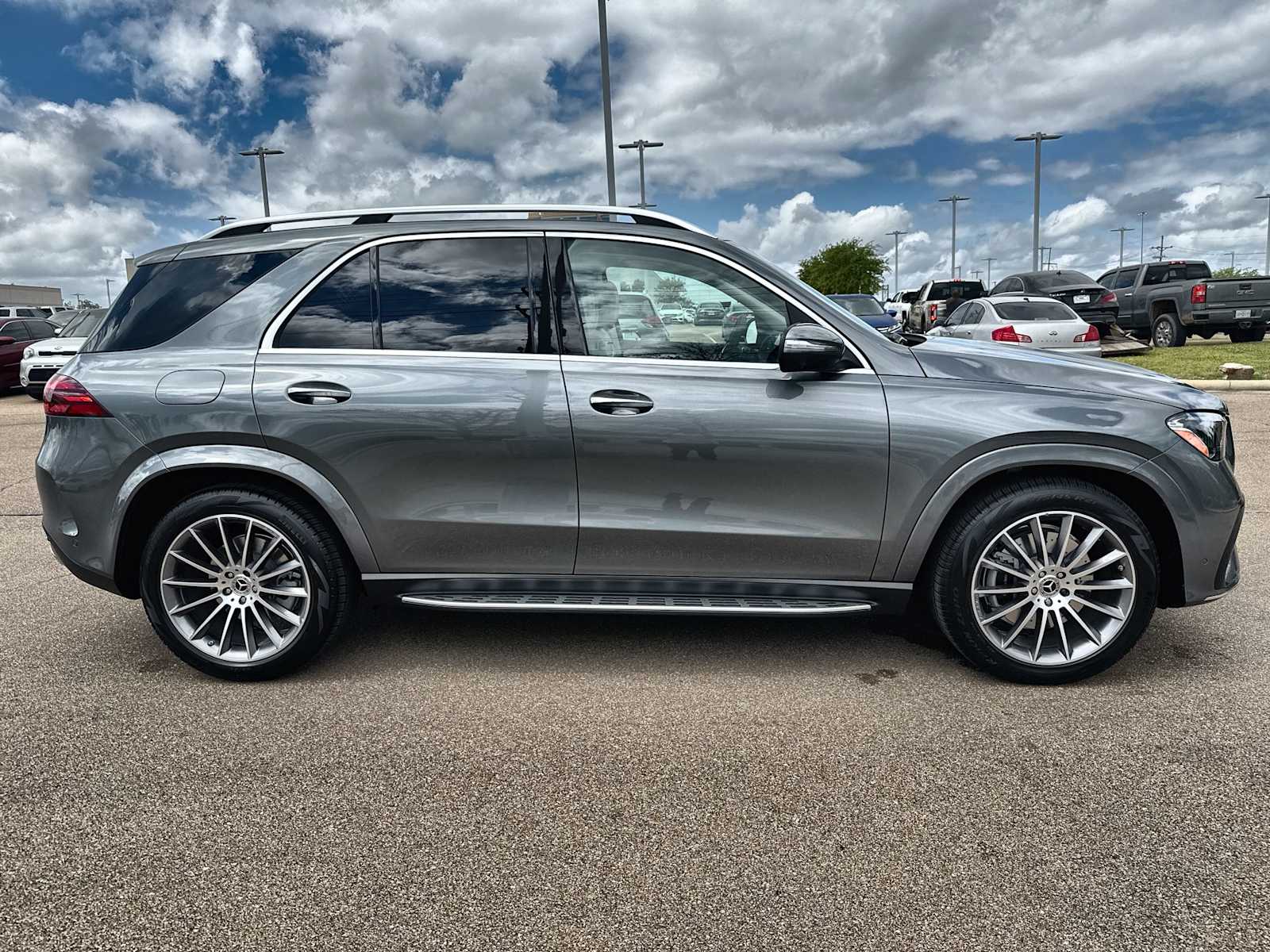 Thumbnail: 2026 Mercedes-Benz GLE - 10